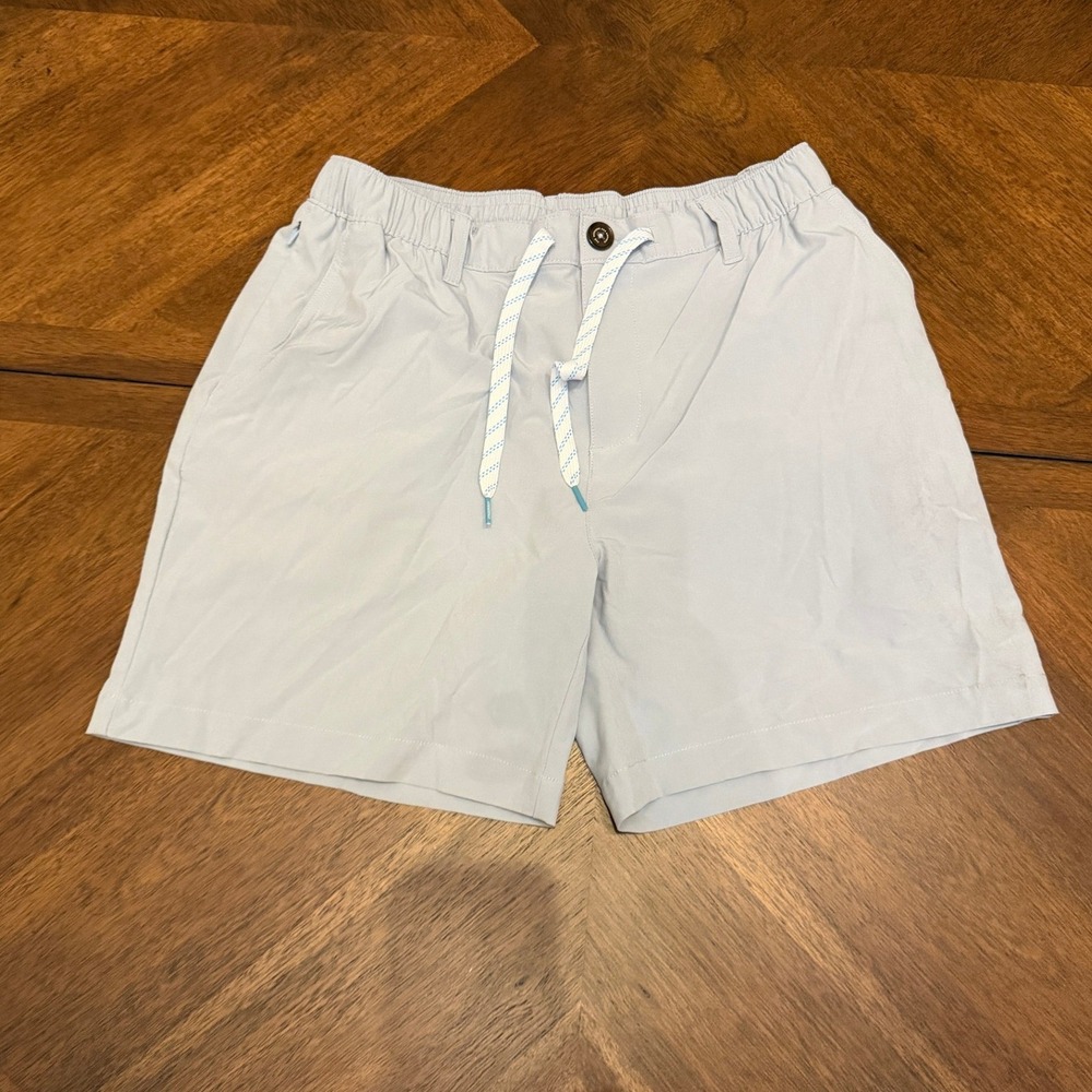 Chubbies Everywear Shorts Light Blue Mens Large 6 Inch Inseam Stretch Casual